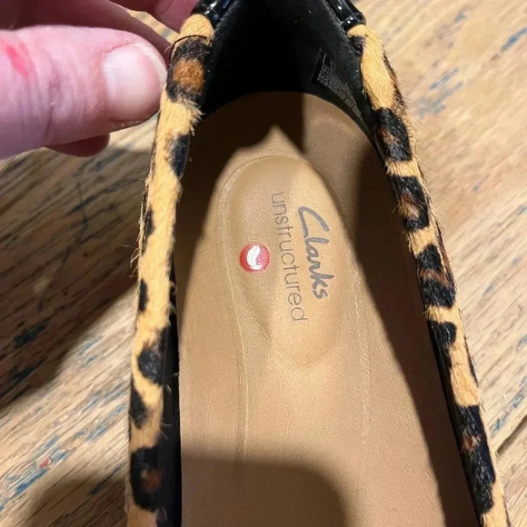 Clarks Unstructured Leopard Flats – Size 7 - Picture 4 of 11